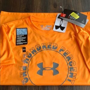 🏅 Boys Under Armour Tee Size M (10)